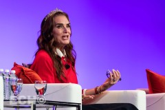Brooke-Shields-Simmons-Leadership-Conference-12