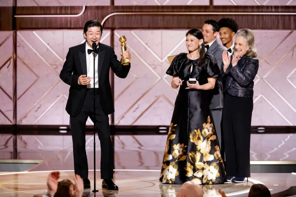 Tadanobu Asano accepting the Golden Globe for Shōgun