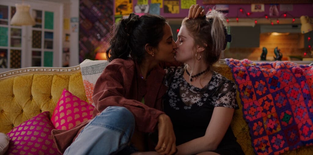 Amrit Kaur as Azra and Kaya Mosley as Rachel kiss on the couch in 'The Queen of My Dreams'
